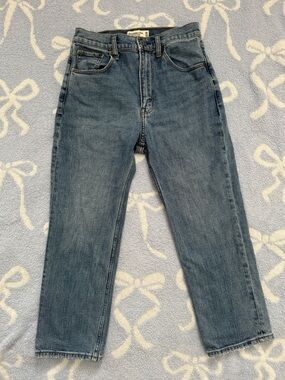 Abercrombie & Fitch Women's Petite Cropped Straight Jeans (26 Extra Short)